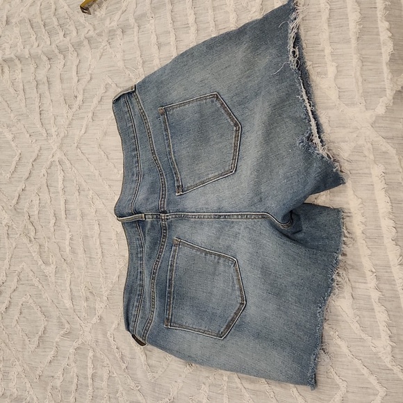 Light wash, high waist distressed Old Navy jean shorts size 14! - Picture 5 of 9
